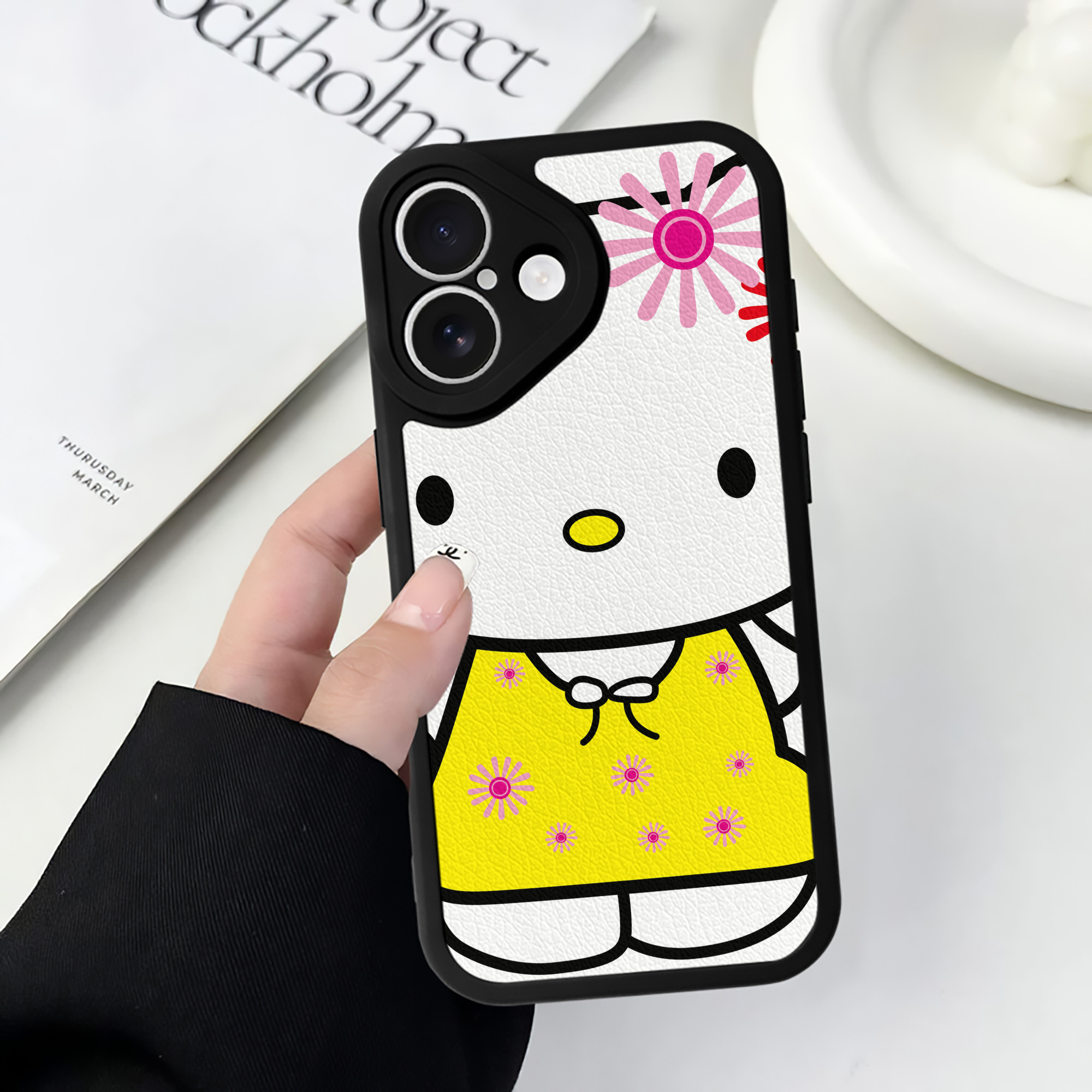 （画像用） Hello Kitty ハローキティ 【iPhone 16シリーズ対応】シリコンスマホケース（レザー調） 材質：シリコン